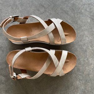 Short platform sandals, size 7.5, silver